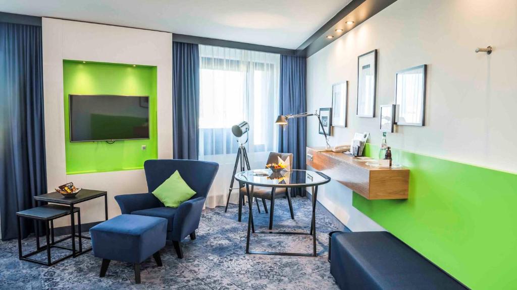 Holiday Inn STUTTGART - Tap to explore photos