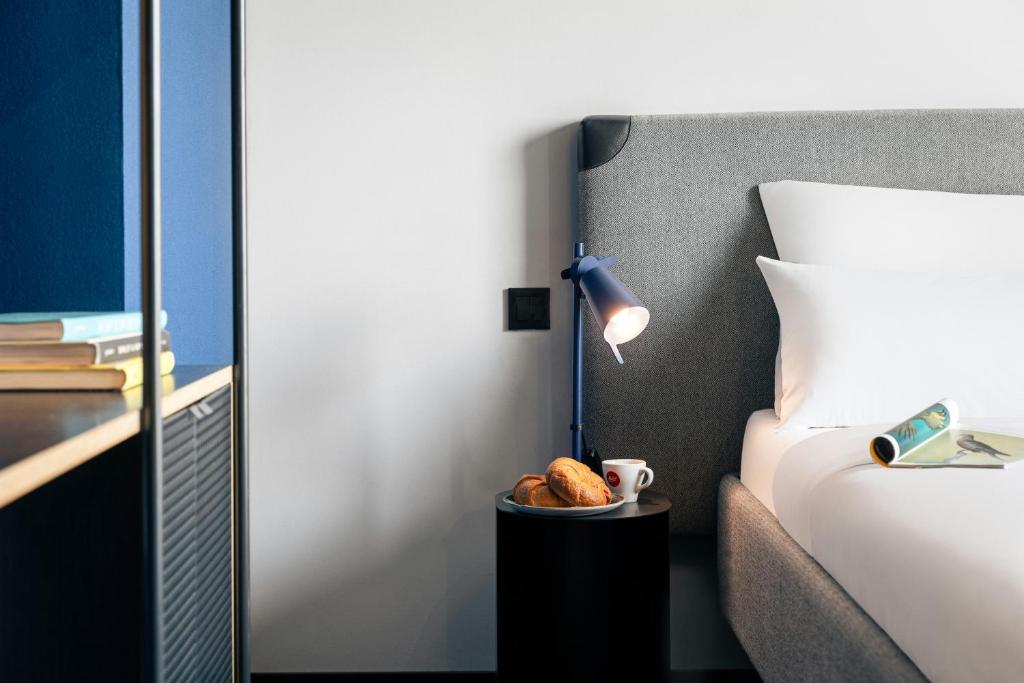 The Social Hub Vienna Extended Stay - Tap to explore photos