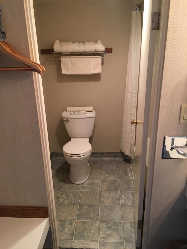 Flagship Inn photo 2