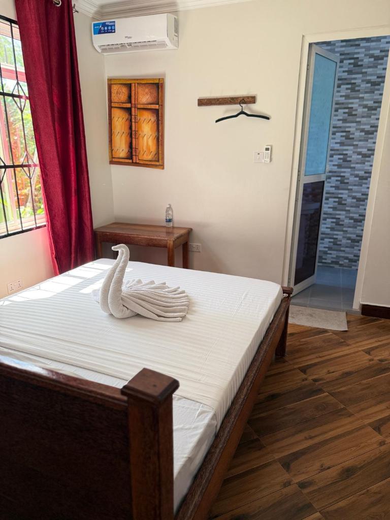 Mangi Mangi Accomodation - Tap to explore photos