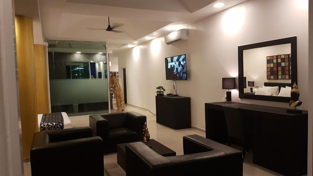 East Suites photo 4