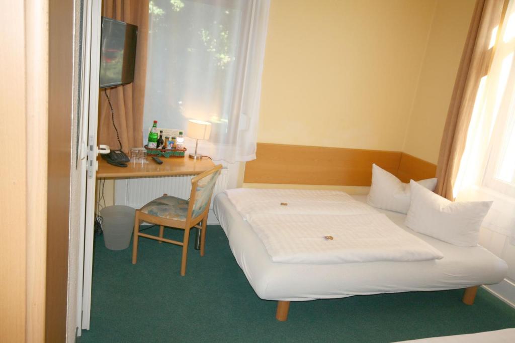 Двухместный (Двухместный номер с 1 кроватью), Classic Inn Hotel near the railway station