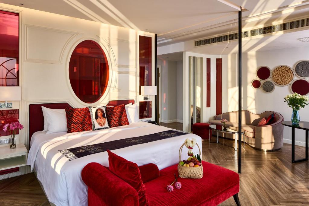 La Seine Boutique Hotel - Tap to explore photos
