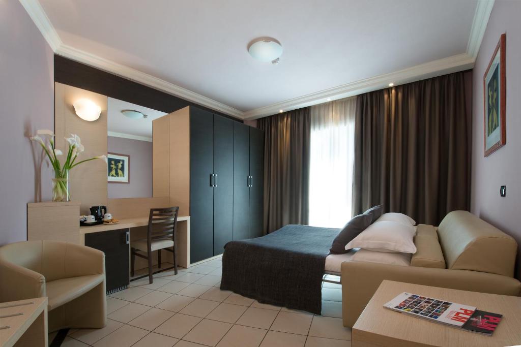 CDH Hotel La Spezia - Tap to explore photos