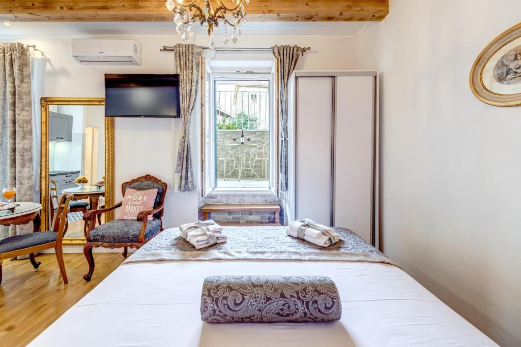 Le Monde Luxury Accommodation - Tap to explore photos
