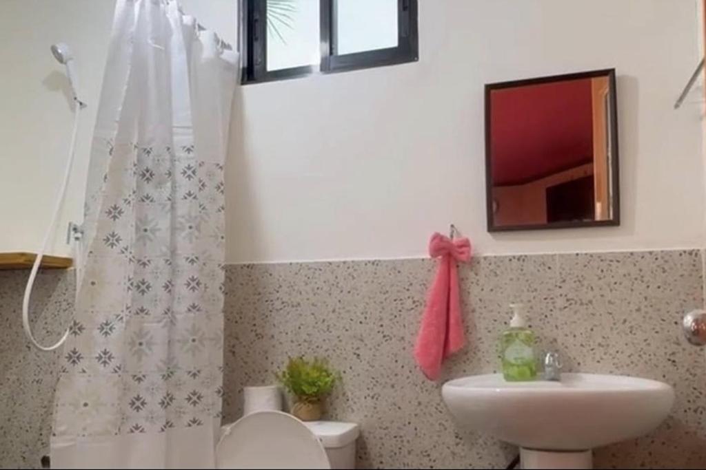 ADRIANA's PLACE TROPICAL GUESTHOUSE Room Type - Family Room with Private Bathroom