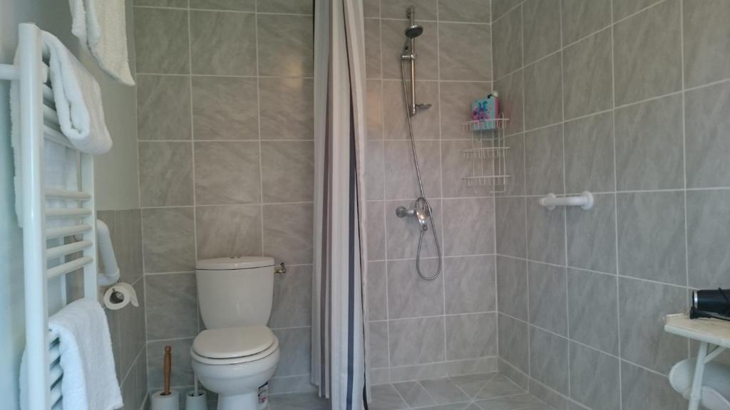 Le Poirier Perfect for 2 adults and 2 children Heated Pool and Games Room photo 4