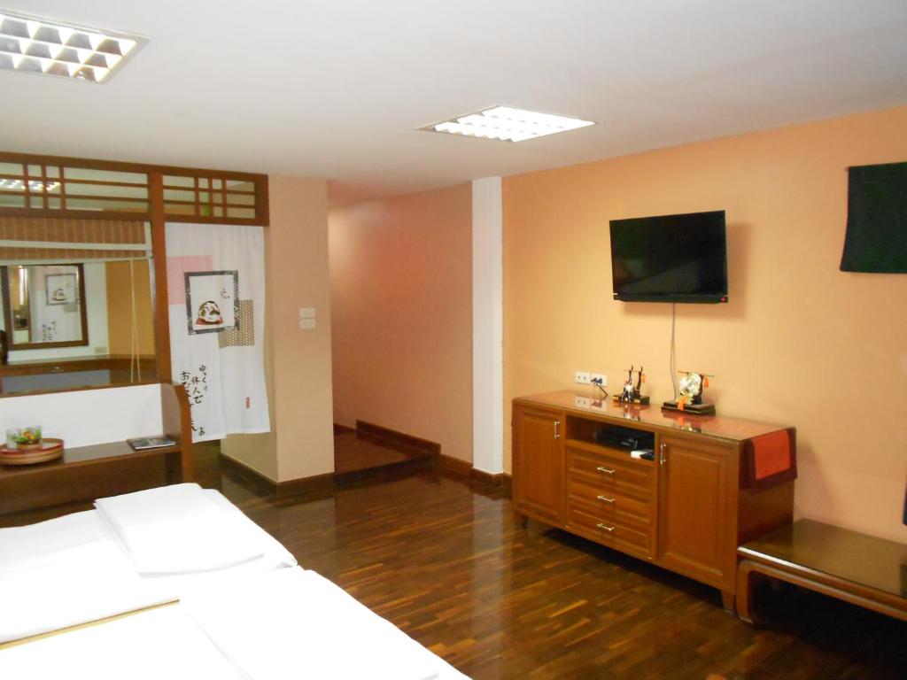 Семейный (Представительский семейный номер), B.S. Court Hotel Sathorn