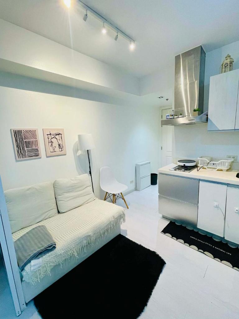 Azure Rio East 221