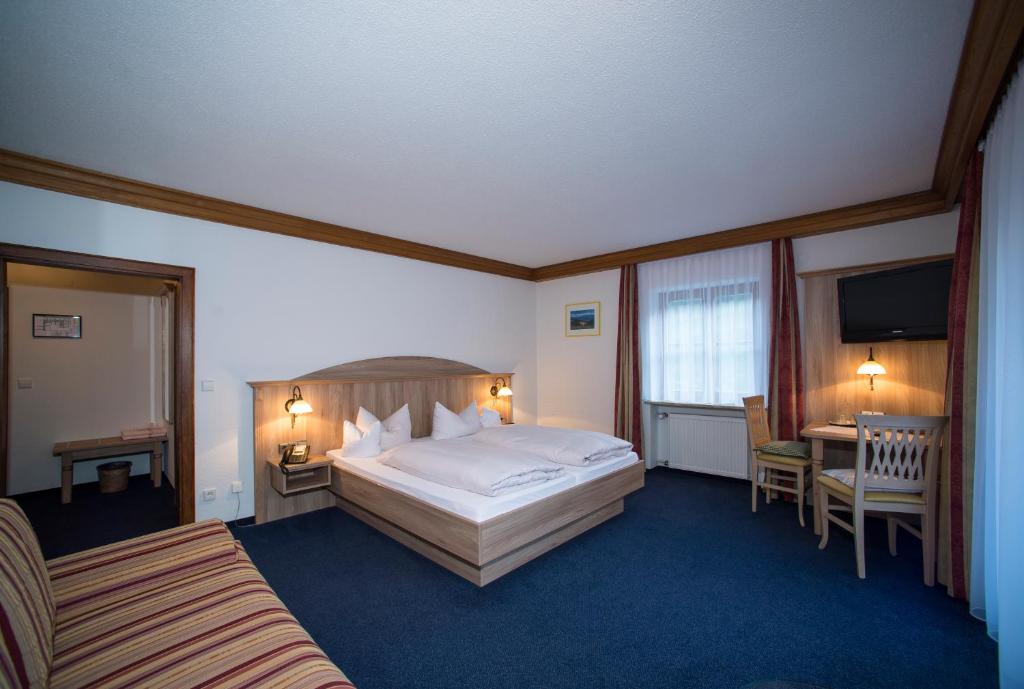 Aktivhotel & Gasthof Schmelz Ihr Urlaubs Hotel in Inzell mit Wellness Hallenbad, Alpensauna & Dampfbad photo 4
