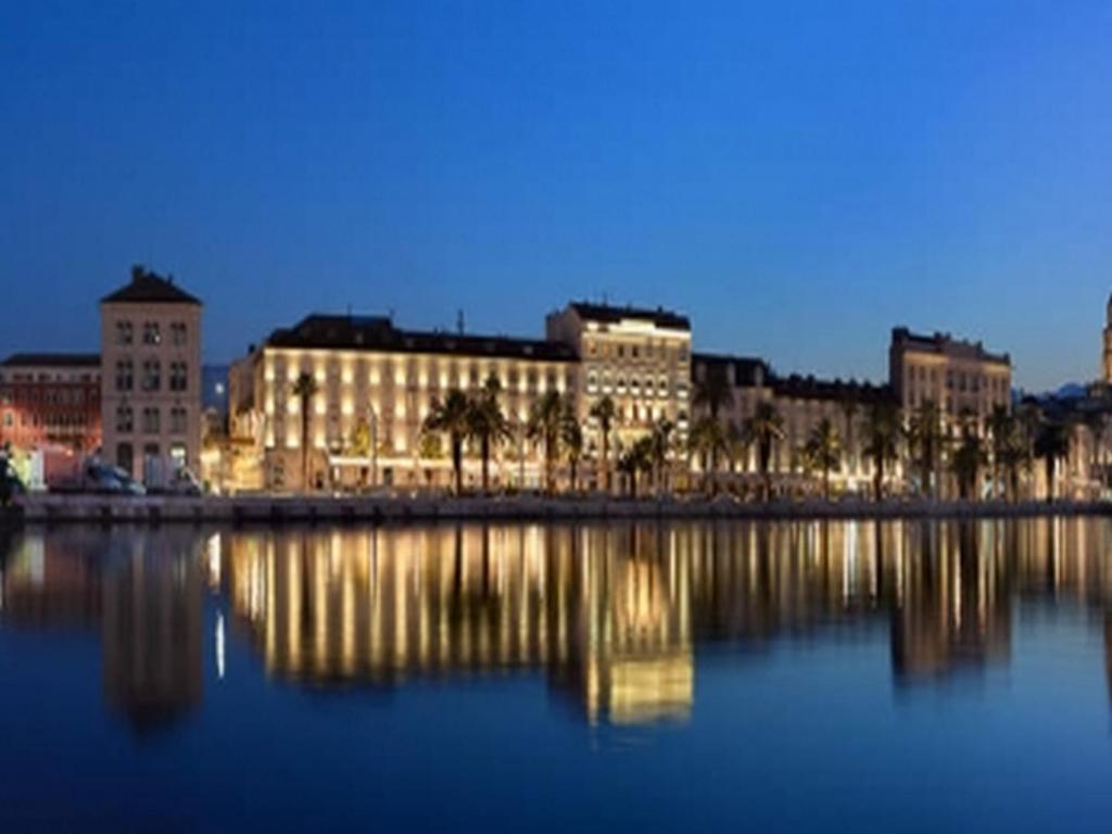 Amore di Nonna, Split