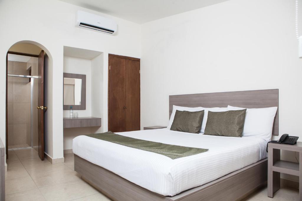 Hotel La Riviera photo 1