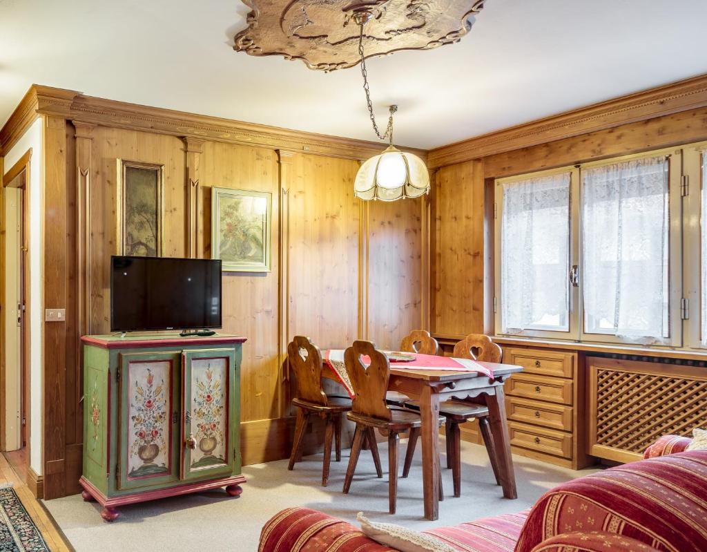 Villa Cristallino -Stayincortina photo 3
