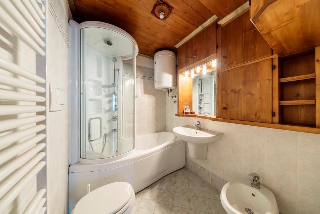 Villa Cristallino -Stayincortina photo 4