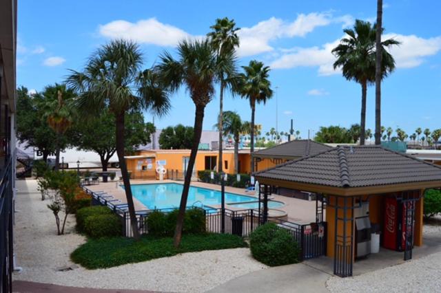 Americas Best Value Inn Laredo image