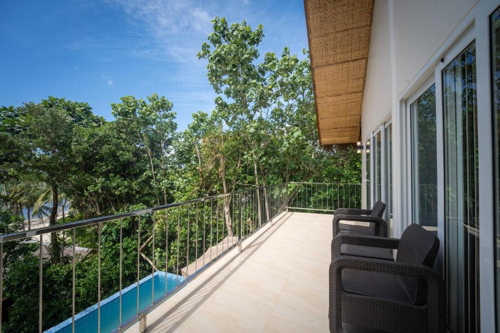 Antique Amor Bungalows & Villas Room Type - Villa Acacia – Beachfront 3 Bedroom with Private Pool and Jacuzzi
