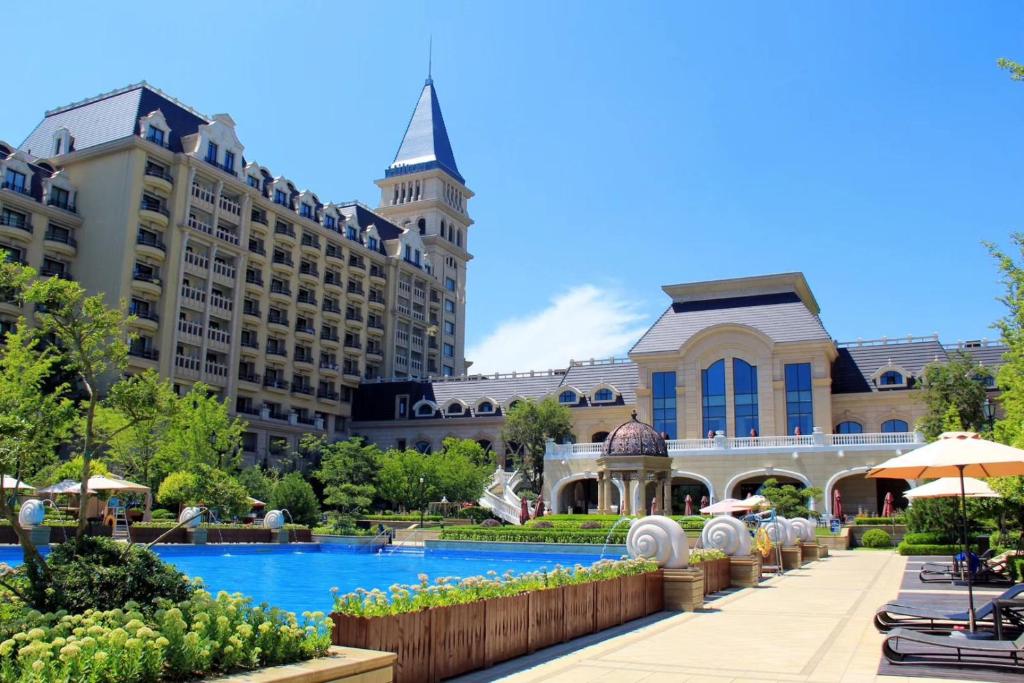 Hilton Qingdao Golden Beach - Tap to explore photos