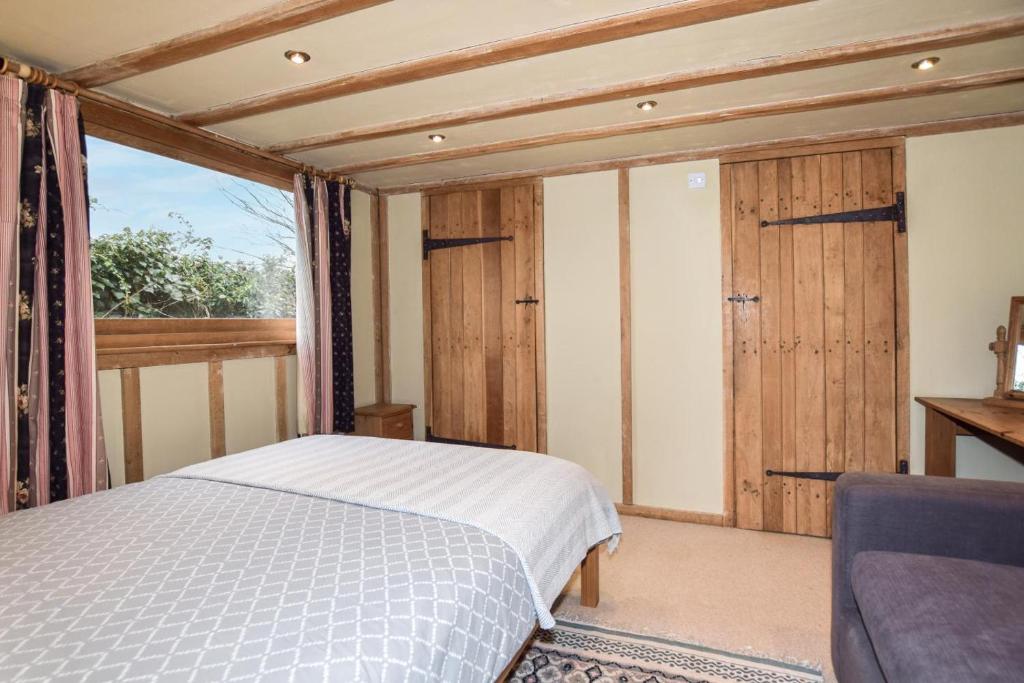 3 Bed in Cranbrook oc-56347 - Tap to explore photos