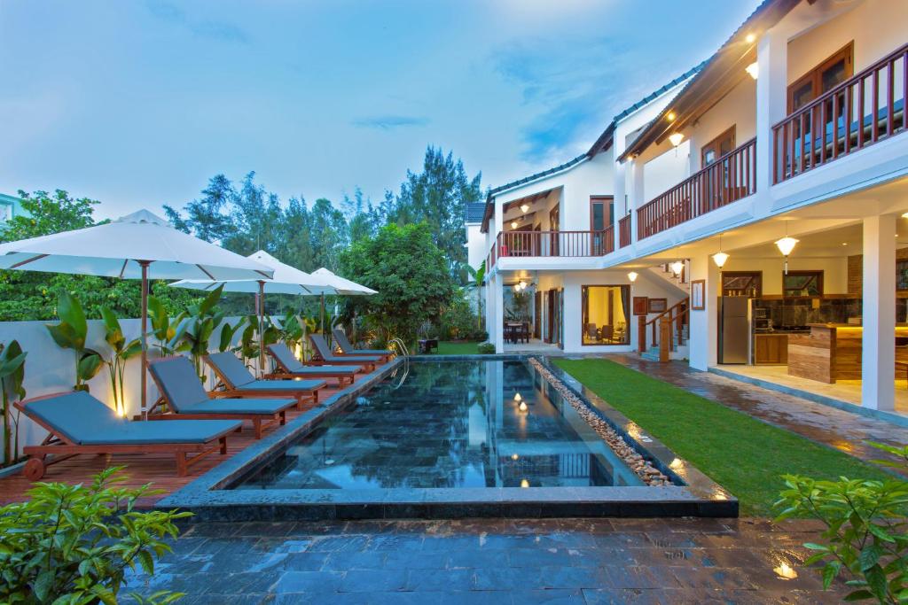 Vina Beach Pool Villas