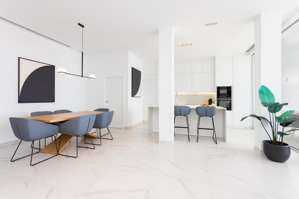 Crystal I Luxury Apartments - Tap to explore photos