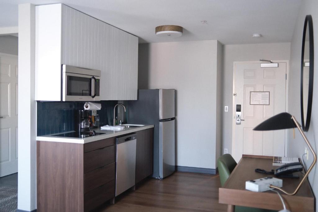 Staybridge Suites SILICON VALLEY-MILPITAS - Tap to explore photos