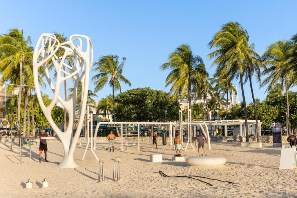 Waldorf Towers South Beach - Tap to explore photos