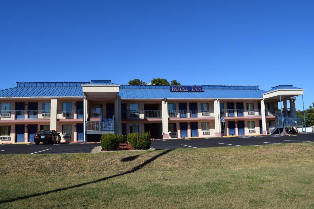 Royal Inn Douglasville image