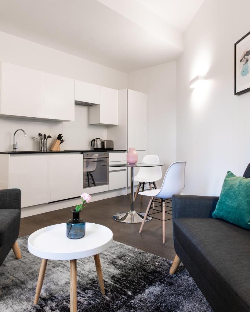 Abbot House Studio Viridian Apartment - Tap to explore photos
