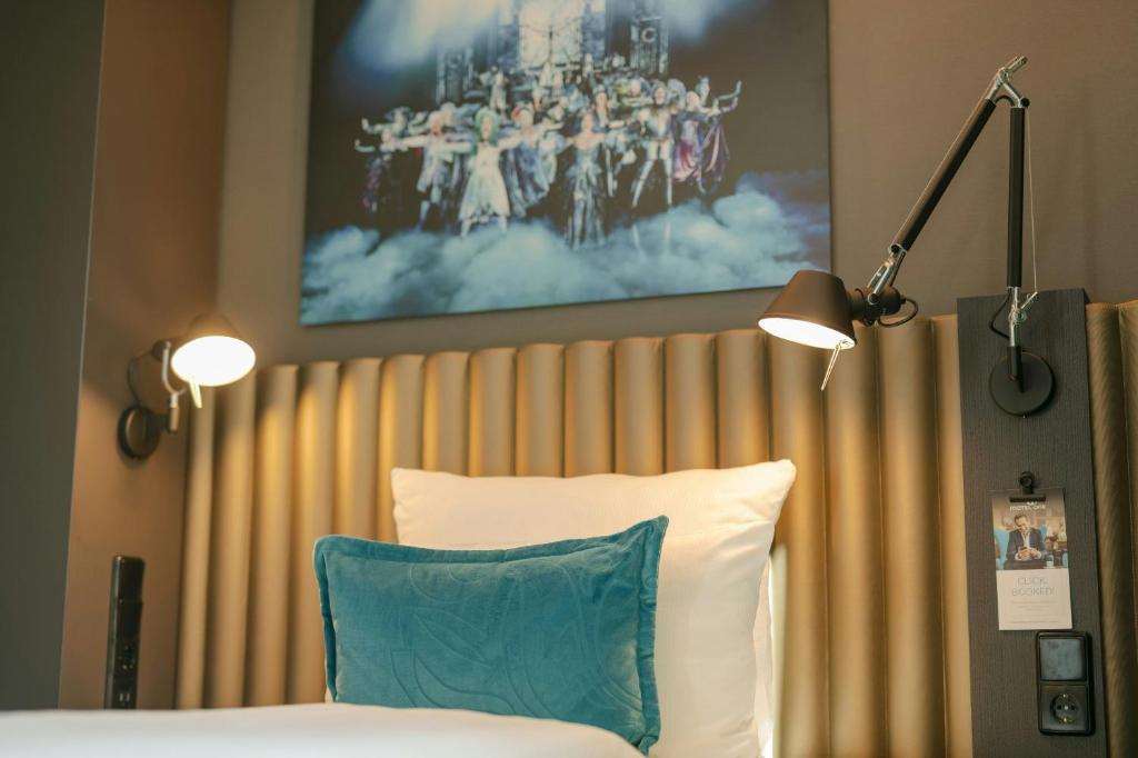 Motel One Berlin-Ku'Damm - Tap to explore photos