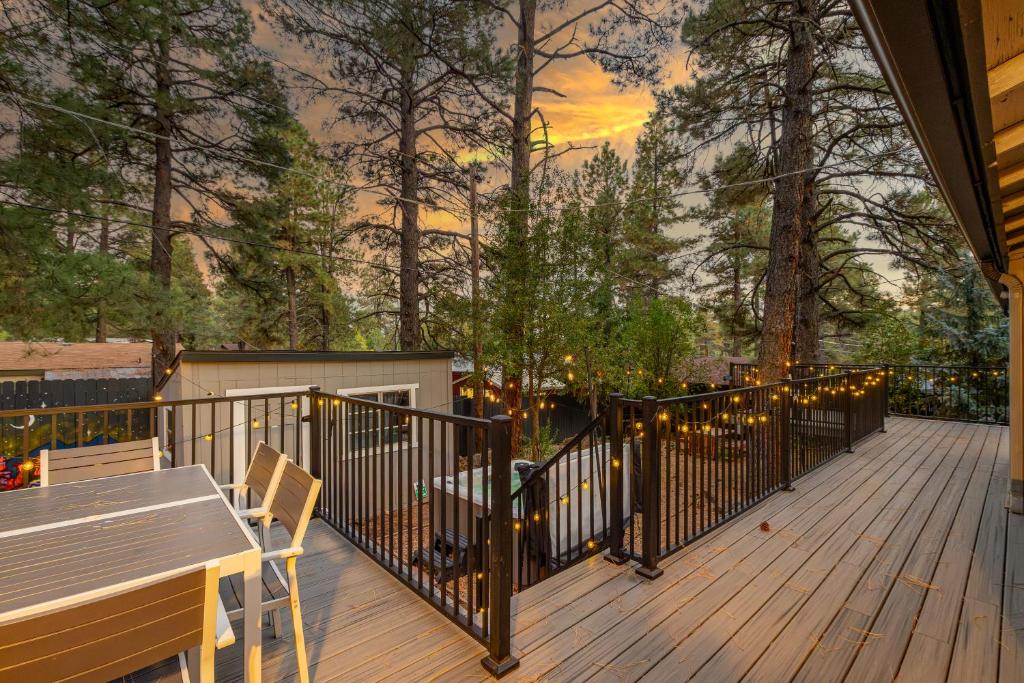 Outdoor Oasis, HotTub, Fenced, Firepit & PineTrees - Tap to explore photos