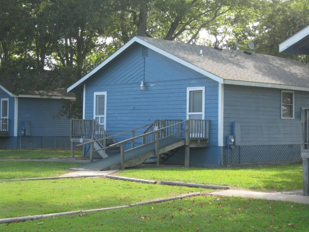 Virginia Landing Camping Resort Cabin 1 image