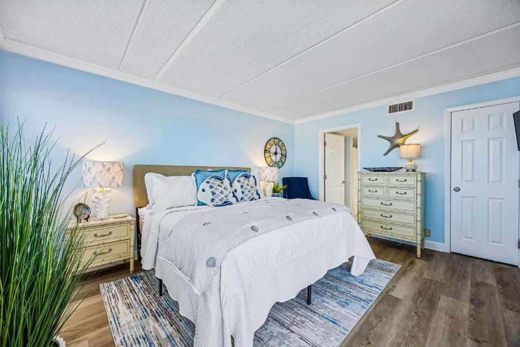 Tastefully Decorated Condo with Scenic Beach Views - Tap to explore photos