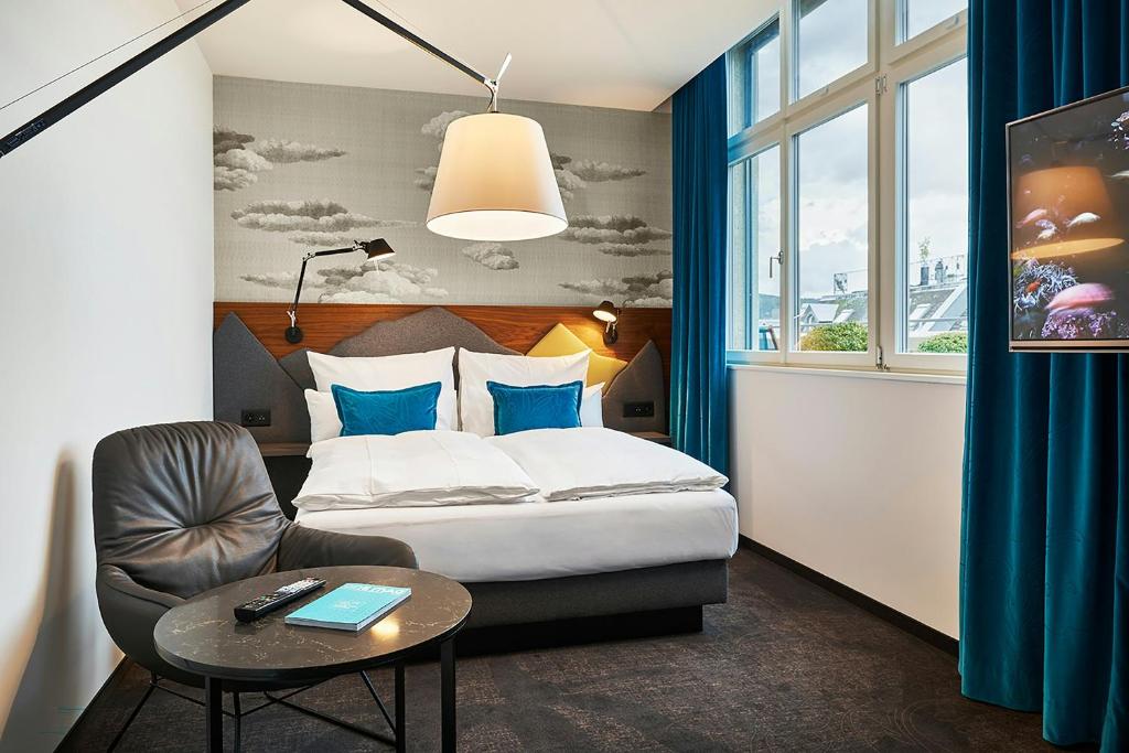 Motel One Zürich Room Type - Queen Room
