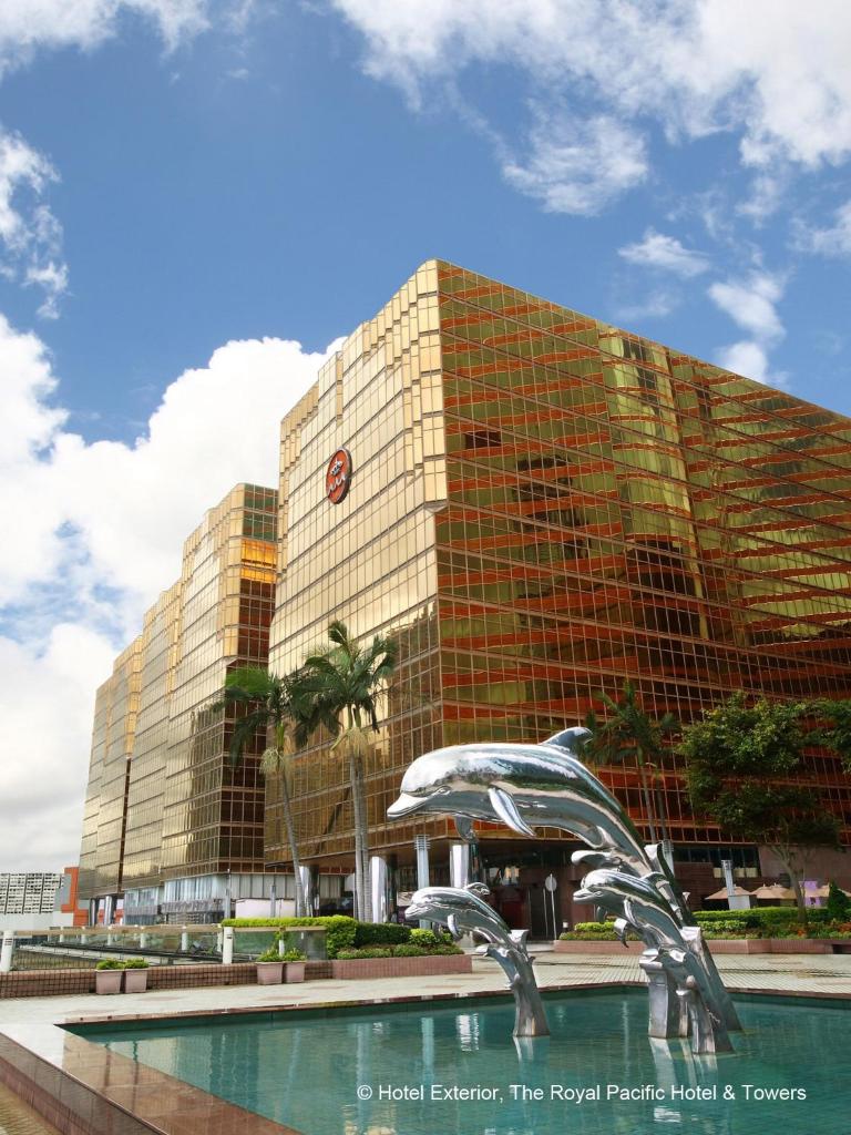 The Royal Pacific Hotel & Towers photo 2