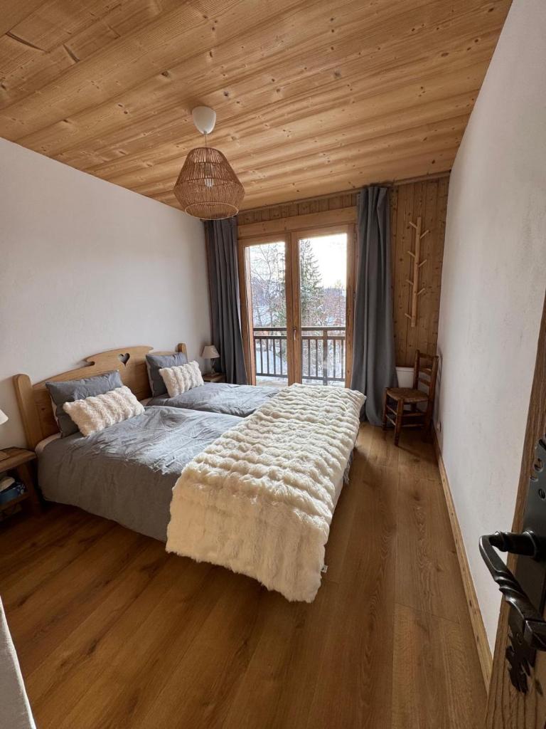 Chalet Les Combes - Tap to explore photos
