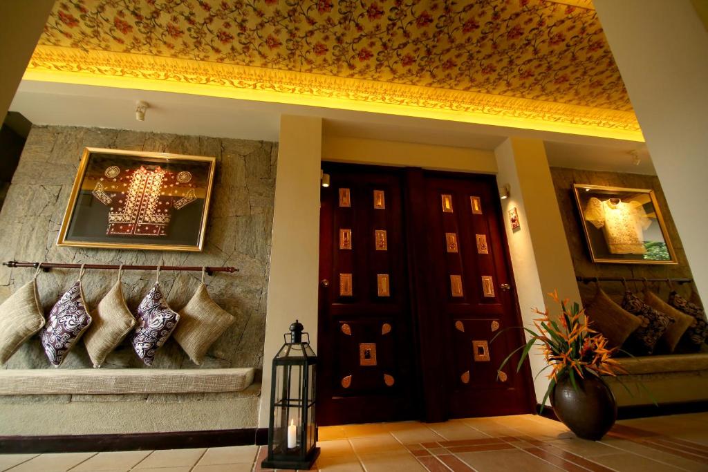 Сьюит (Королевский роскошный люкс, вид на озеро), Thilanka Hotel