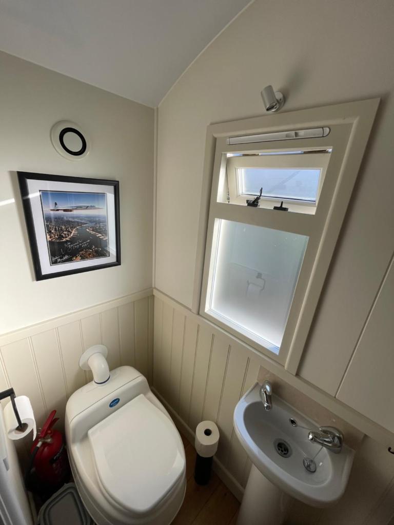 Dartmoor Shepherds Hut at The Shrubbery, River Walkham, Horrabridge, Yelverton - Tap to explore photos