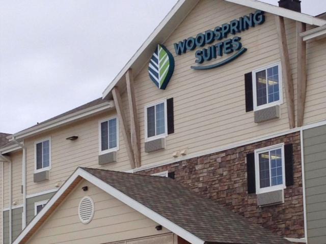 Suburban Studios Watford City image