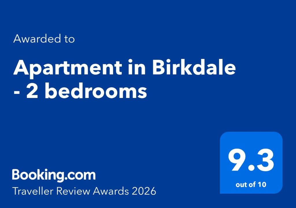 The 9th Hole - Two-Bedroom Apartment in Birkdale, 1 mile from Royal Birkdale Golf Club - Tap to explore photos