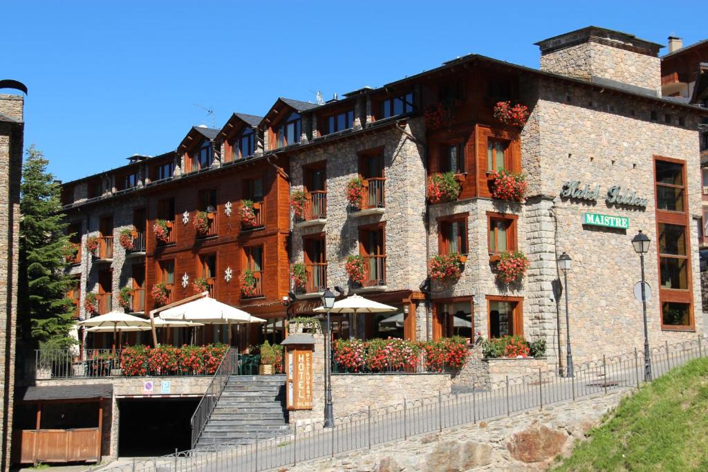 {
  "en-gb": "Hotel Soldeu Maistre"
}