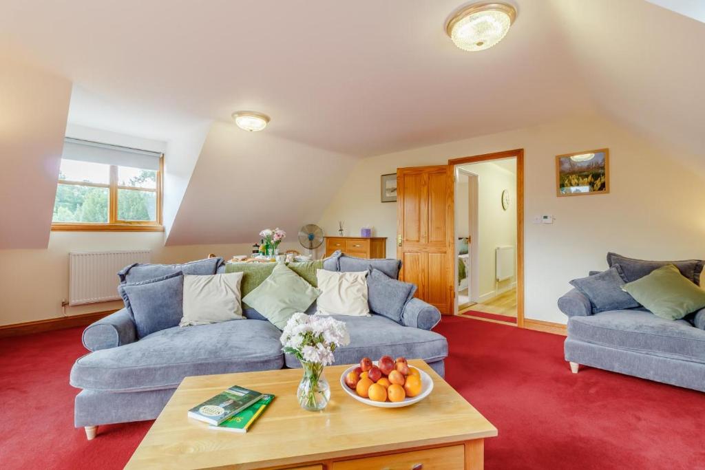 2 Bed in Woodbridge oc-vav - Tap to explore photos
