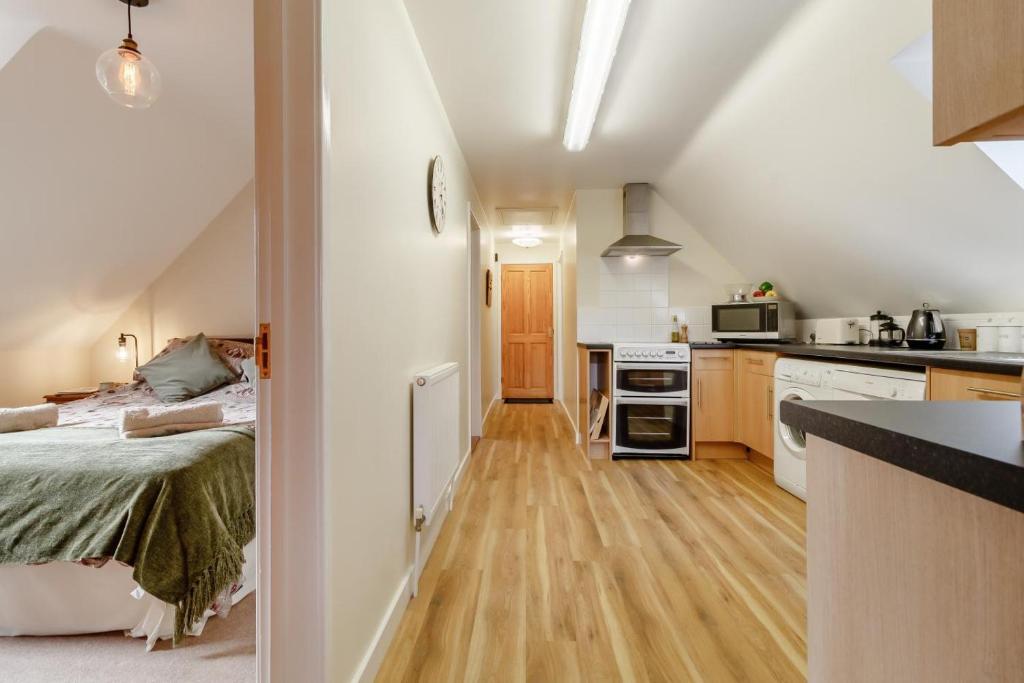 2 Bed in Woodbridge oc-vav - Tap to explore photos