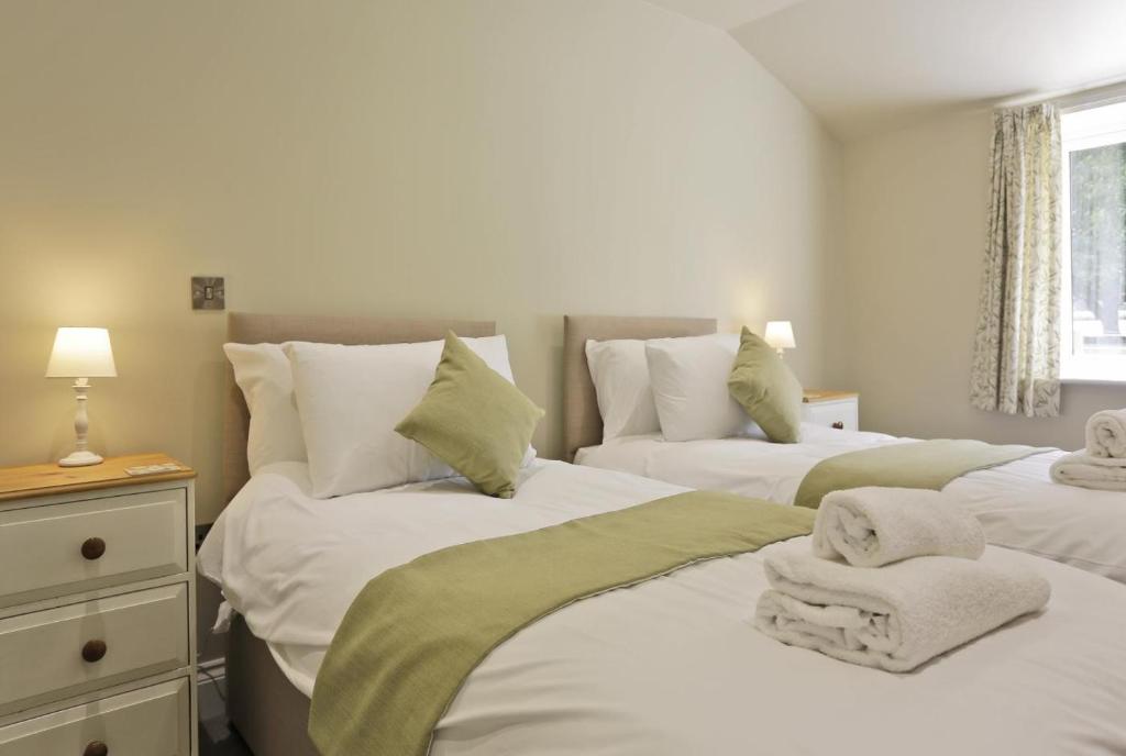 10 Bed in Barsham oc-rrest - Tap to explore photos