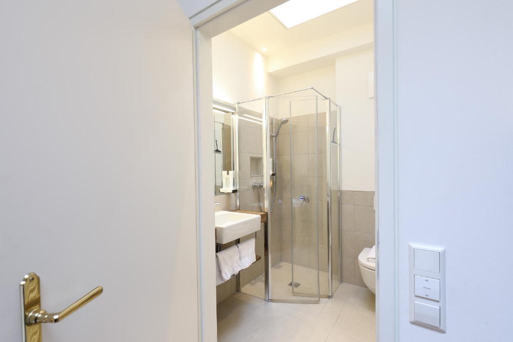 Двухместный (Улучшенный двухместный номер с 1 кроватью), Hotel Jedermann