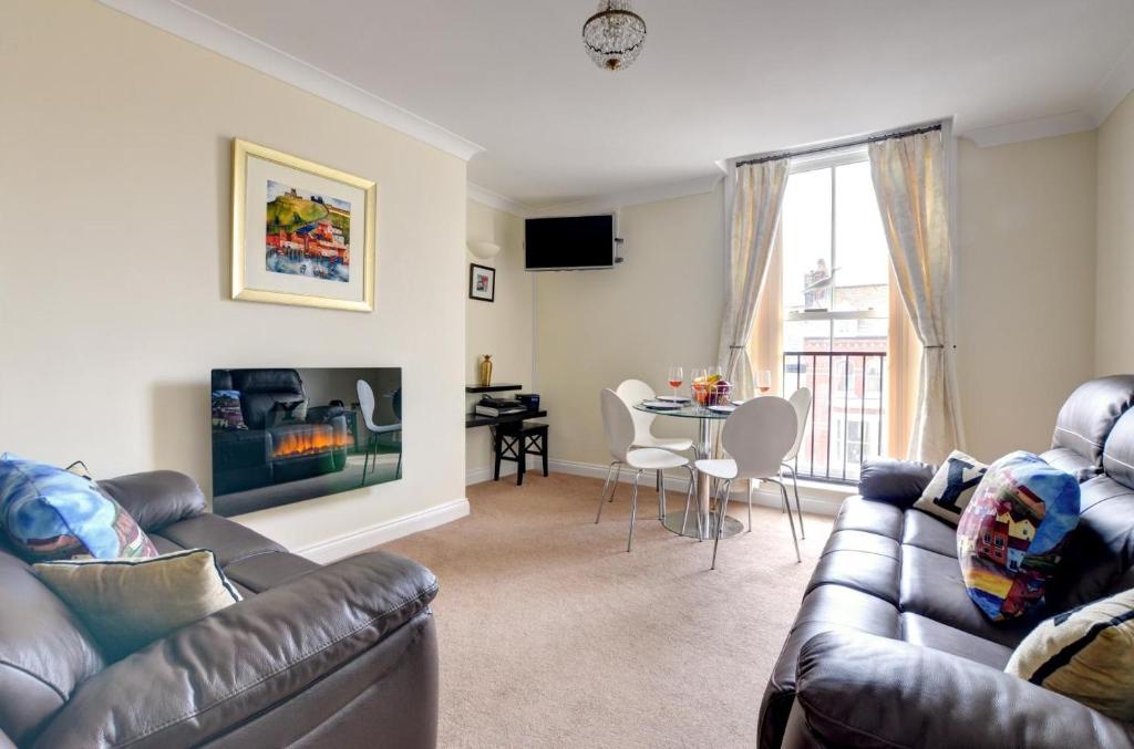 2 Bed in Whitby oc-w979 - Tap to explore photos