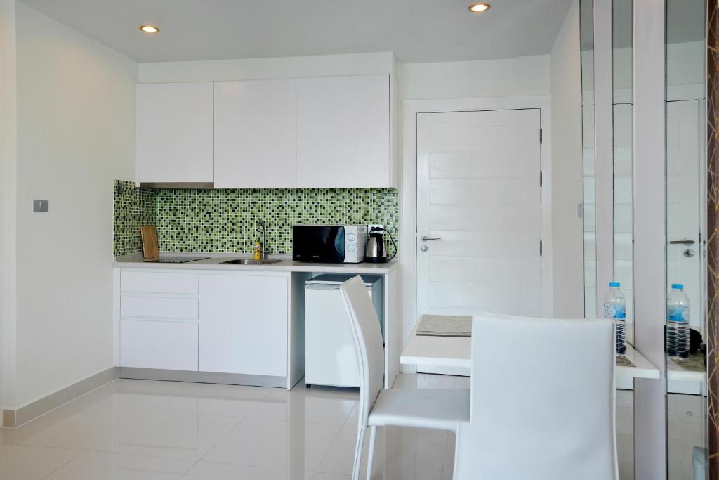 Апартаменты (Апартаменты с видом на бассейн), Amazon Residence Unit B1-217