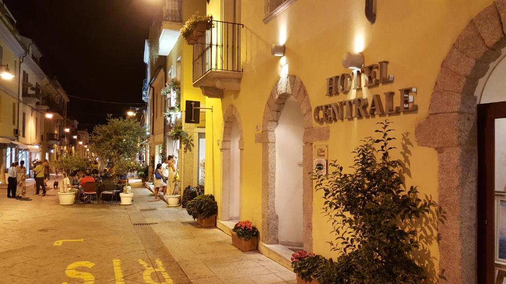 Hotel Centrale - Tap to explore photos