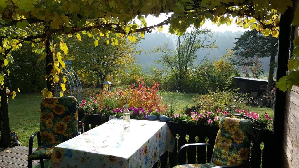 Gemütliches Ferienhaus mit grossem Garten, ideal für Naturliebhaber photo 1