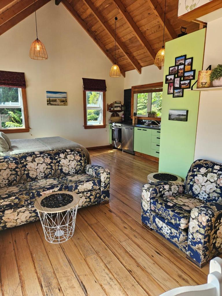 The Blackhouse Cottage - Tap to explore photos