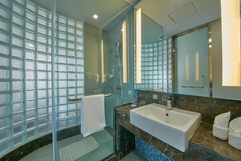 Holiday Inn Express Leshan City Square, an IHG Hotel photo 2